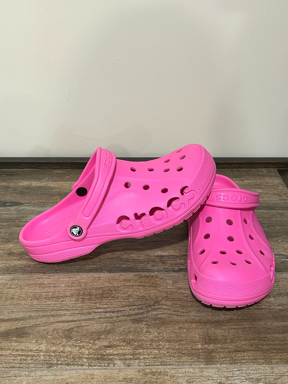 CROCS mens 9 womens 11 pink unisex Classic Clog slip on shoe in Hot Pink
